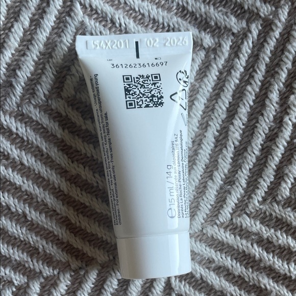 La Roche Posay Skincare Set - Picture 5 of 9